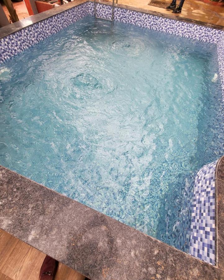 The Perfect Stays- Lal Mahal Villa With Disco Pool 罗纳瓦拉 外观 照片